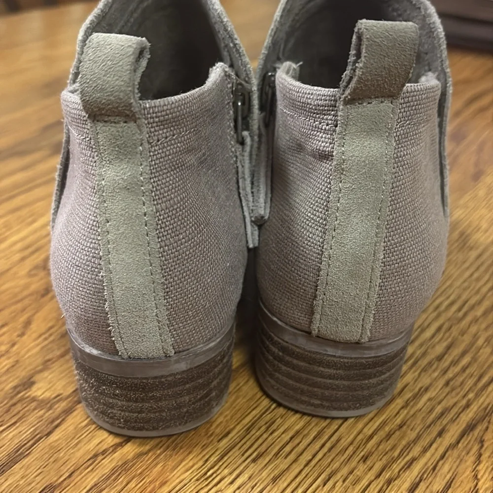 Toms Deia ankle bootie soft suede wool taupe beige block low heel zipper 6